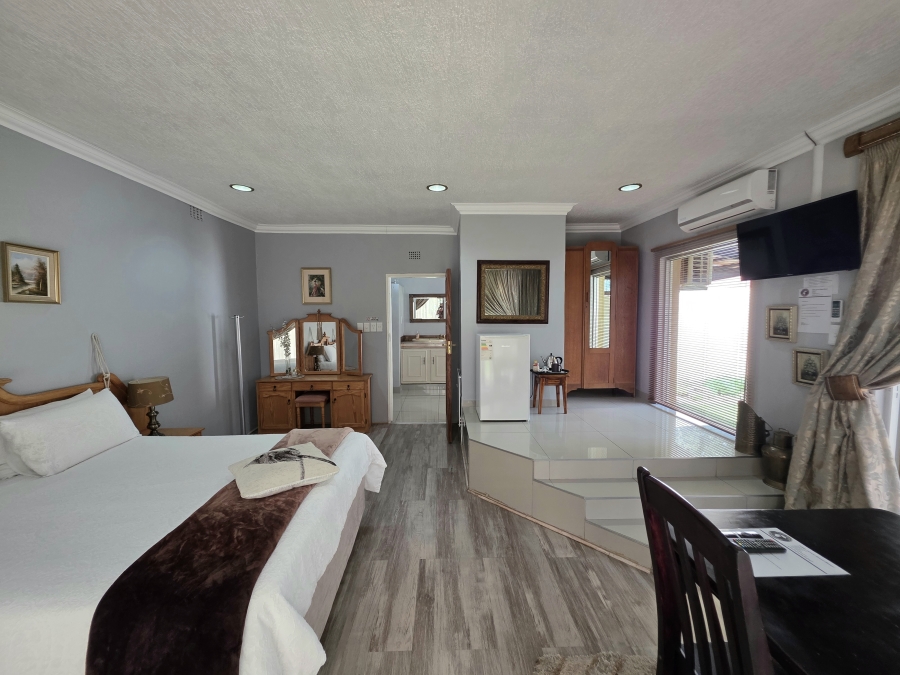 7 Bedroom Property for Sale in Jim Fouchepark Free State